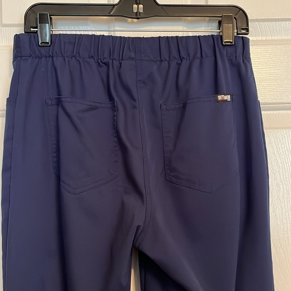 Scrub Set - Picture 7 of 8